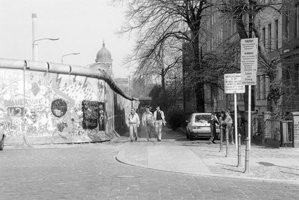 Leuschner damm, Berlin 1980's | Berliner mauer, Berlin geschichte, Berlin